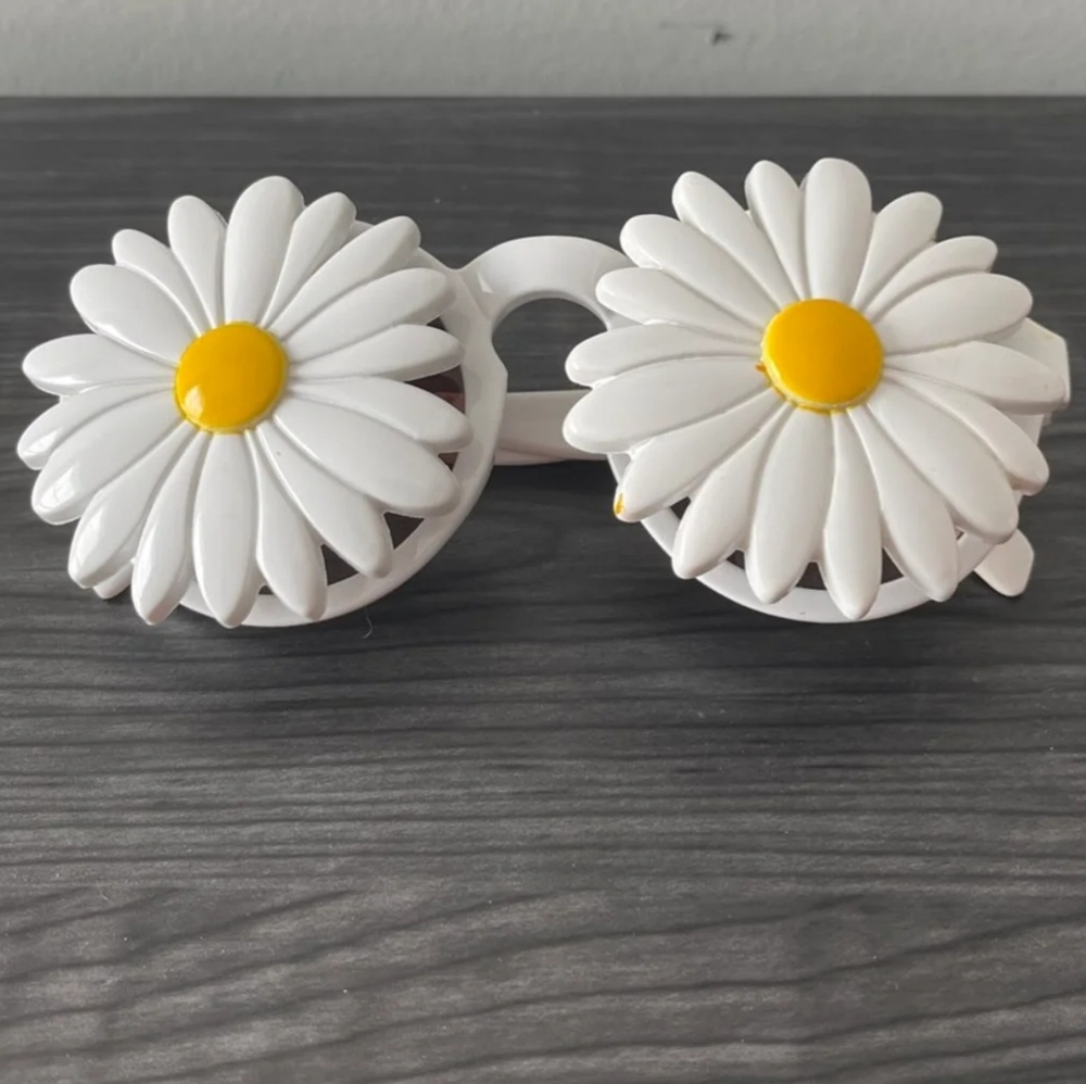 Daisy Sunglasses Circus By Sam ๐ฅณ NWT ๐ SCRATCH FREE - Picture 5 of 13